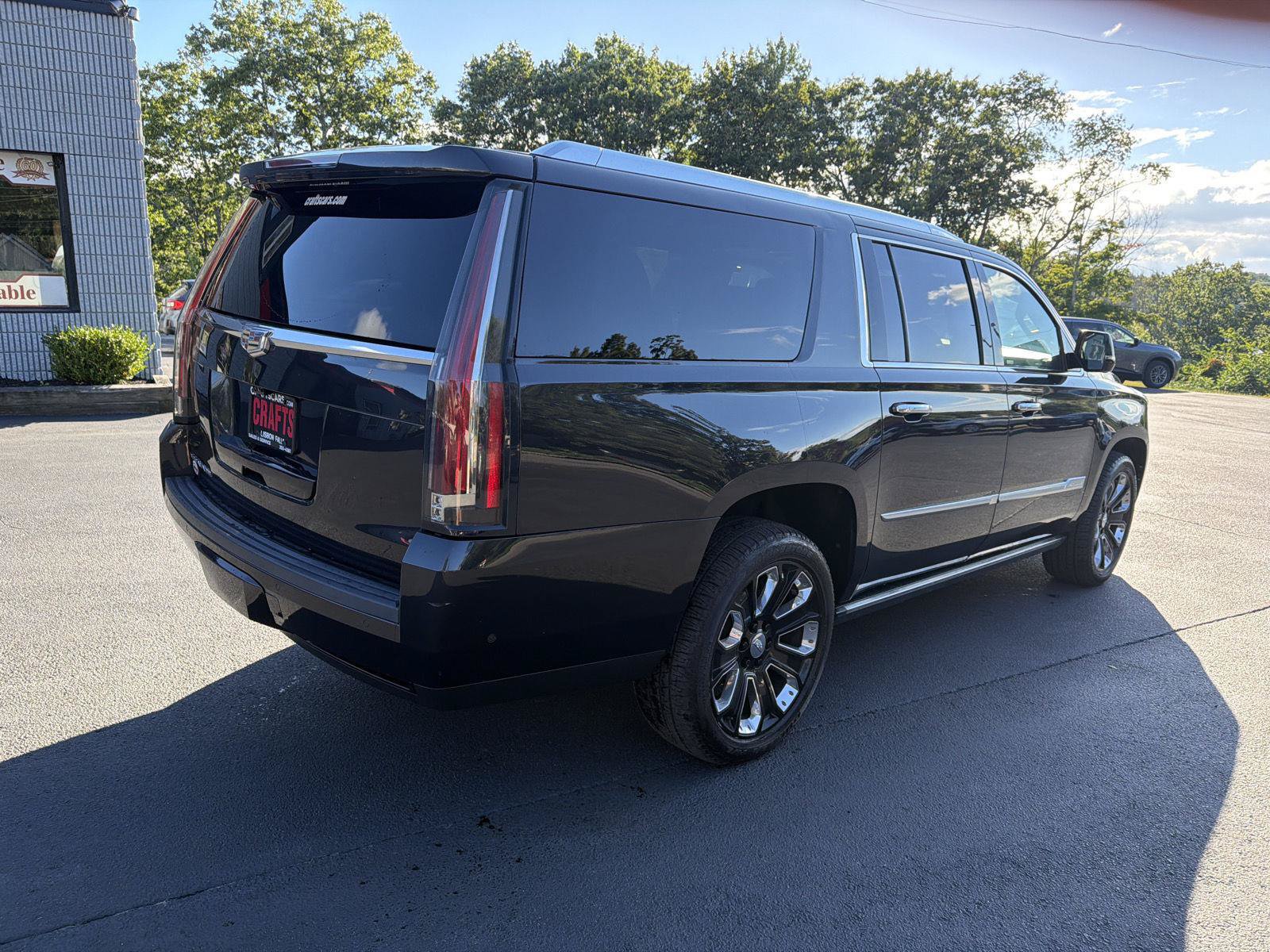 Used 2019 Cadillac Escalade ESV Platinum AWD/4WD image 5