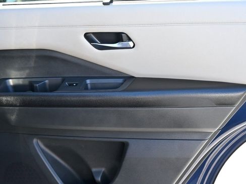 Used 2023 Nissan Pathfinder SL w/ SL Premium Package image 17