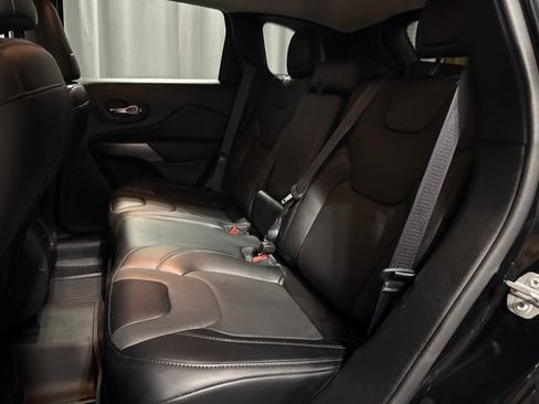 Used 2022 Jeep Cherokee Latitude Lux w/ Mopar Interior Package AWD/4WD image 24