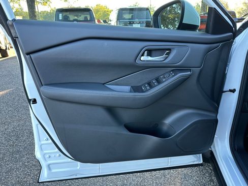 New 2026 Nissan Rogue SV image 10