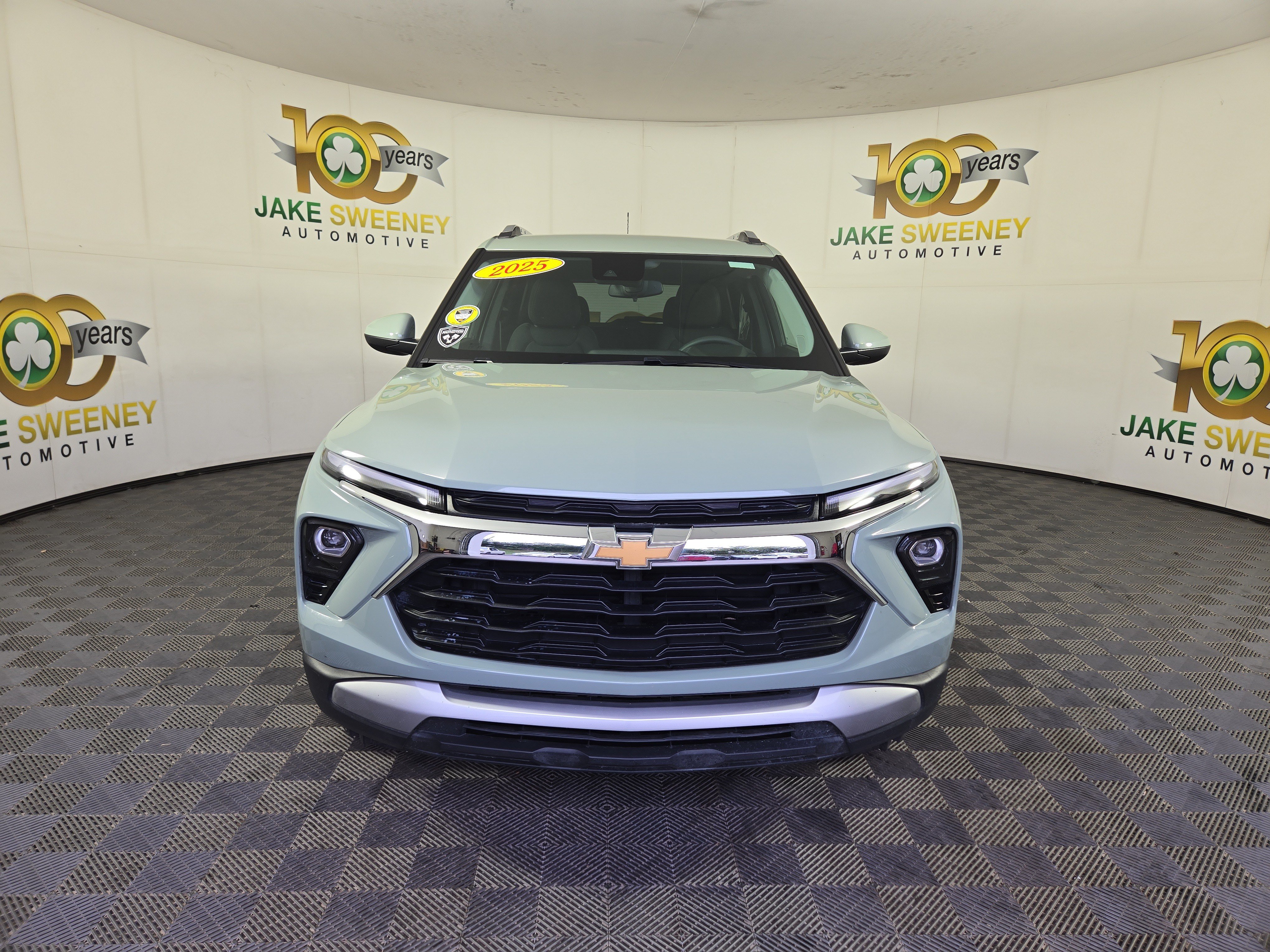 Used 2025 Chevrolet TrailBlazer LT FWD image 2