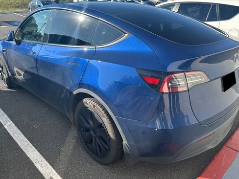 Used 2025 Tesla Model Y Long Range AWD/4WD image 3