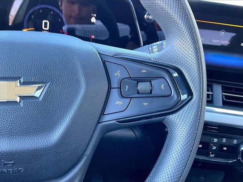 Used 2025 Chevrolet Trax LT image 18