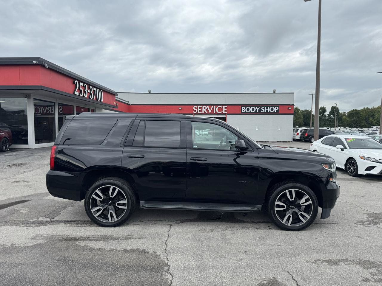 Used 2018 Chevrolet Tahoe LT w/ RST Edition AWD/4WD image 2