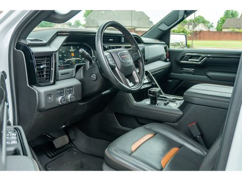 Used 2024 GMC Sierra 1500 AT4 w/ AT4 Preferred Package AWD/4WD image 11