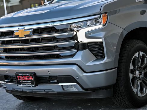 Used 2024 Chevrolet Silverado 1500 High Country w/ Technology Package AWD/4WD image 8