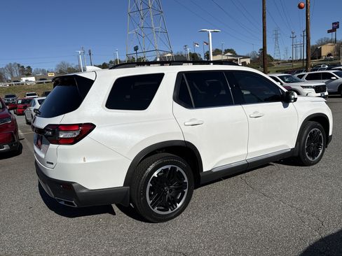 New 2026 Honda Pilot Touring image 9