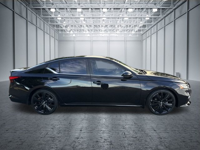 Used 2022 Nissan Altima 2.5 SR w/ Midnight Edition Package FWD image 6