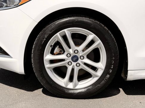 Used 2018 Ford Fusion SE w/ Equipment Group 602A FWD image 10