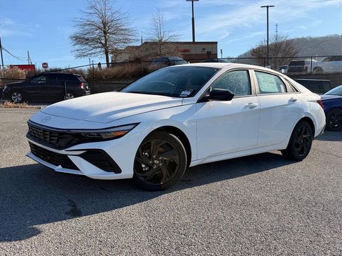 New 2026 Hyundai Elantra Sport image 2