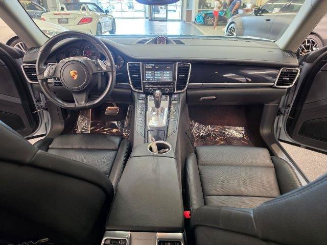 Used 2016 Porsche Panamera image 17