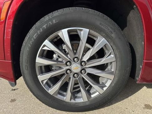 Used 2023 Chevrolet Traverse Premier image 8