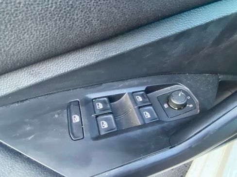 Used 2019 Volkswagen Jetta R-Line image 18