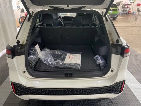 New 2026 Volkswagen Tiguan SE R-Line AWD/4WD image 10