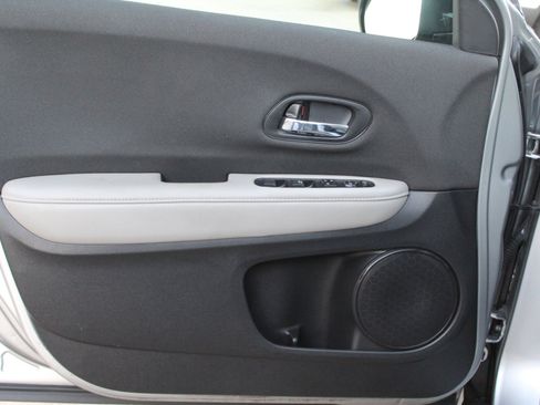 Used 2022 Honda HR-V LX image 27