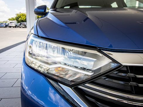 Used 2024 Volkswagen Jetta SE w/ Panoramic Sunroof Package FWD image 5