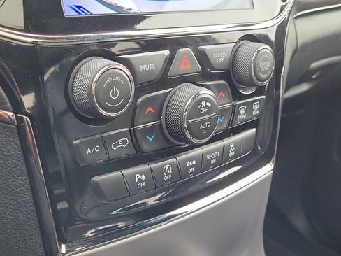 Used 2020 Jeep Grand Cherokee Limited X image 29