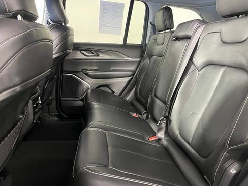 Used 2022 Jeep Grand Cherokee Limited AWD/4WD image 38