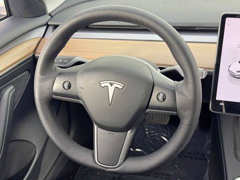 Used 2023 Tesla Model 3 Standard Range image 18