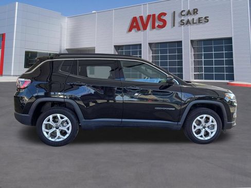 Used 2025 Jeep Compass Latitude w/ Sun & Sound Group AWD/4WD image 5