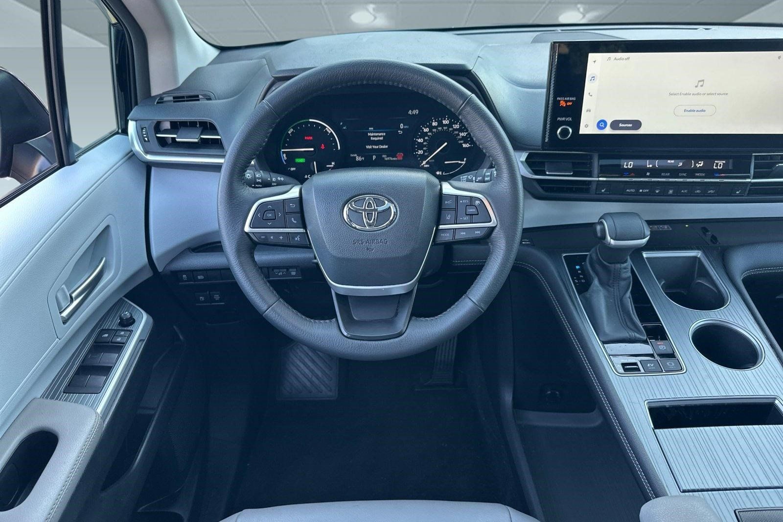 Used 2026 Toyota Sienna XLE FWD image 29