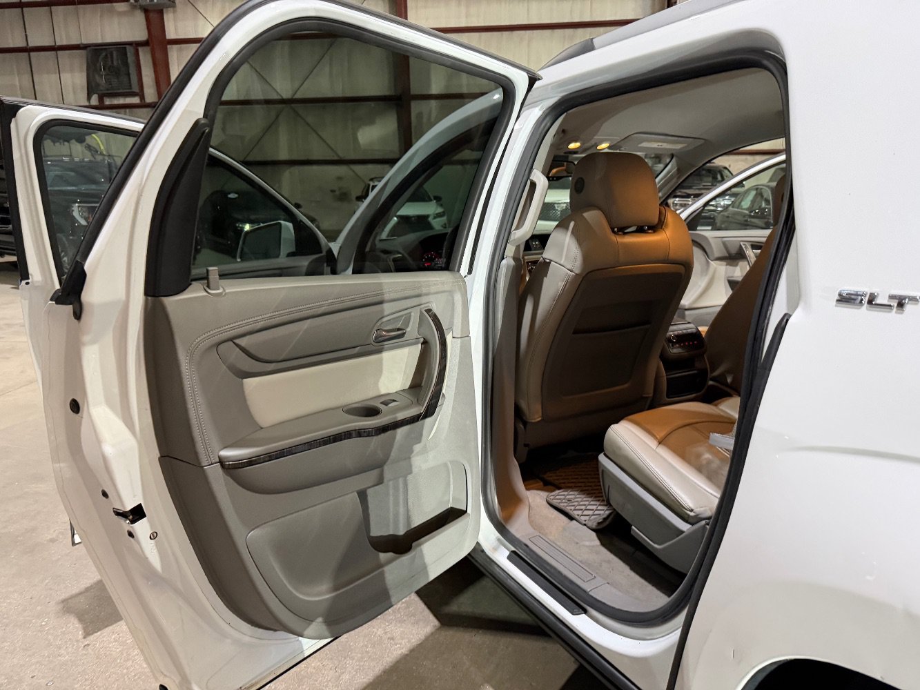 Used 2017 GMC Acadia Limited SLT FWD image 16