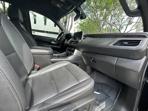 Used 2022 Chevrolet Suburban LT RWD image 32
