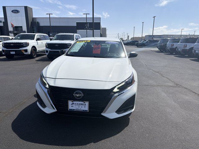 Used 2025 Nissan Altima 2.5 SV FWD image 2