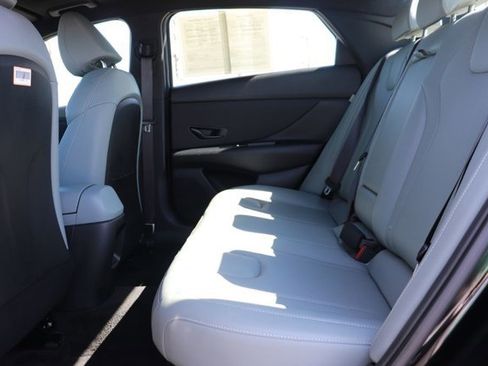 Used 2025 Hyundai Elantra Limited image 13