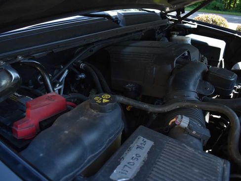 Used 2011 Cadillac Escalade Premium AWD/4WD image 31