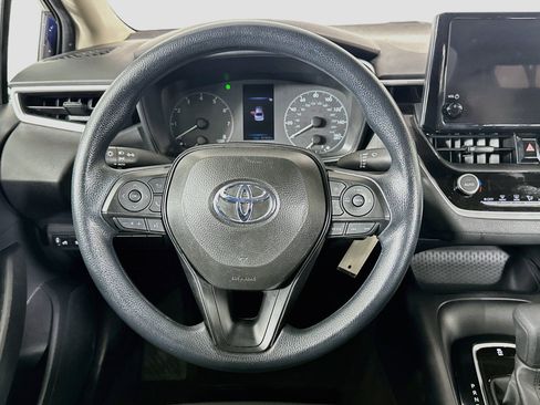 Used 2025 Toyota Corolla LE FWD image 17