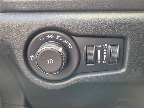 New 2026 Chrysler Pacifica Select image 22