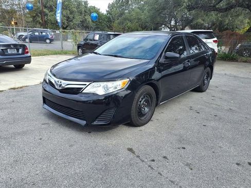 Used 2014 Toyota Camry LE image 3