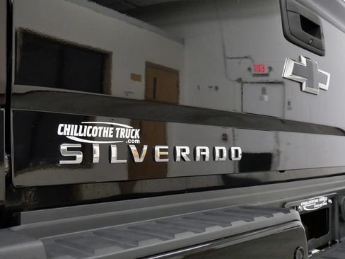 Used 2016 Chevrolet Silverado 2500 LT w/ Midnight Edition AWD/4WD image 9