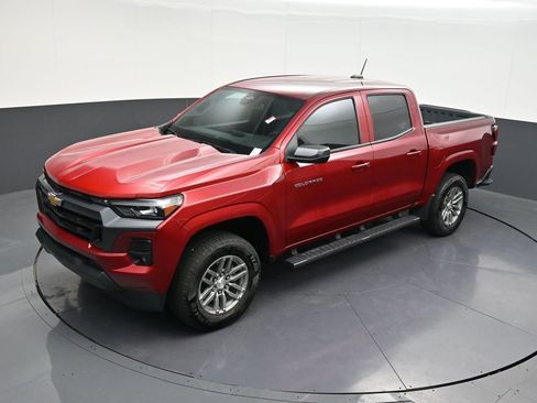 Used 2025 Chevrolet Colorado LT w/ LT Convenience Package RWD image 16