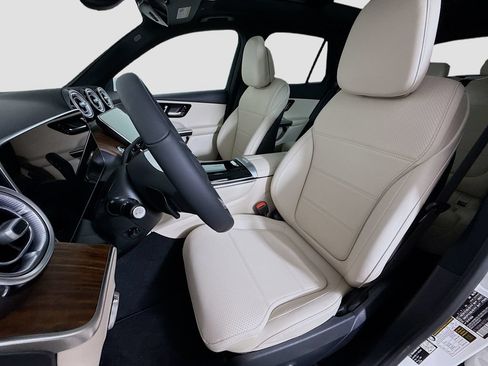 Used 2026 Mercedes-Benz GLC 300 4MATIC image 22