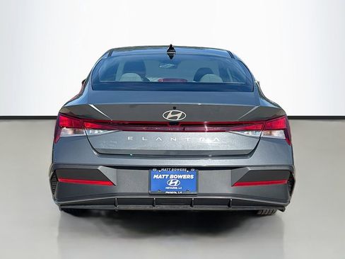 Certified 2025 Hyundai Elantra SE image 6