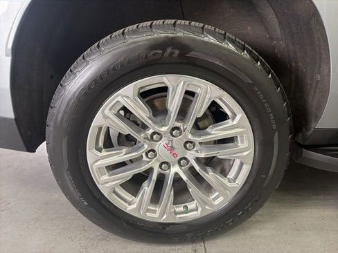Used 2023 GMC Yukon XL SLT w/ SLT Premium Package RWD image 12