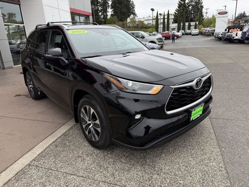 Used 2023 Toyota Highlander XLE AWD/4WD image 8