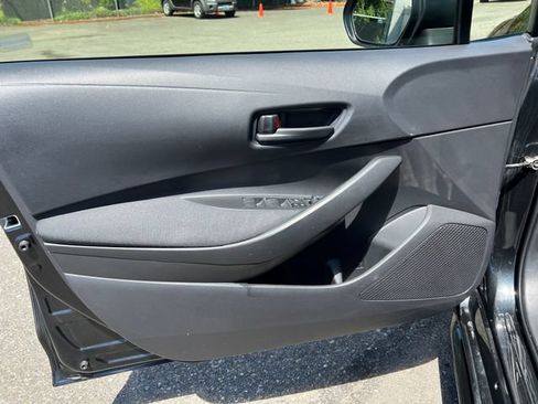 Used 2022 Toyota Corolla LE FWD image 30