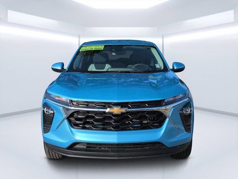 Used 2025 Chevrolet Trax LS w/ LS Convenience Package FWD image 8