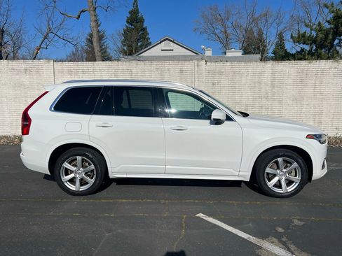 Used 2020 Volvo XC90 T6 Momentum image 7
