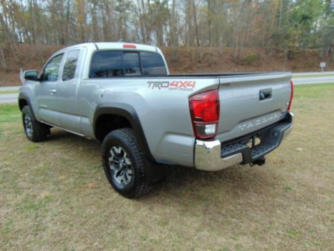 Used 2019 Toyota Tacoma TRD Off-Road image 4