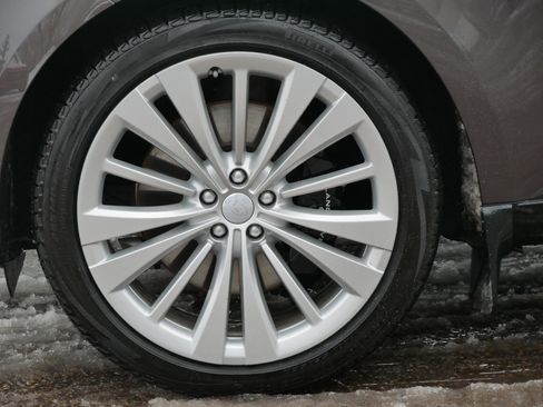 Used 2023 Land Rover Range Rover First Edition image 9