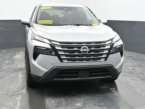 Used 2024 Nissan Rogue SV image 4