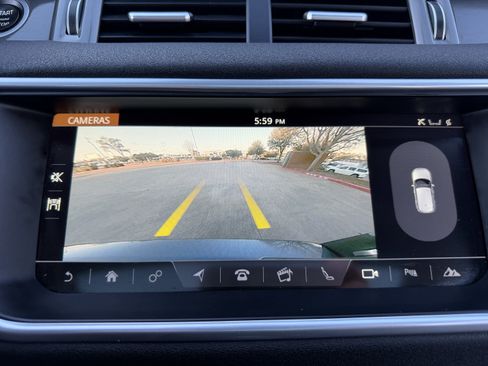 Used 2019 Land Rover Range Rover Evoque SE Premium image 37