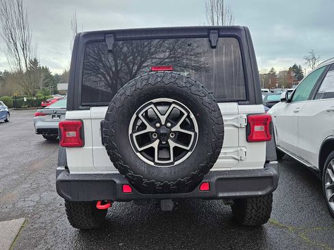 Used 2025 Jeep Wrangler Unlimited Rubicon w/ Technology Group image 3