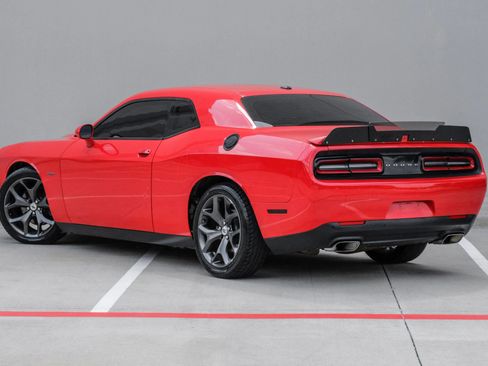Used 2019 Dodge Challenger R/T RWD image 15