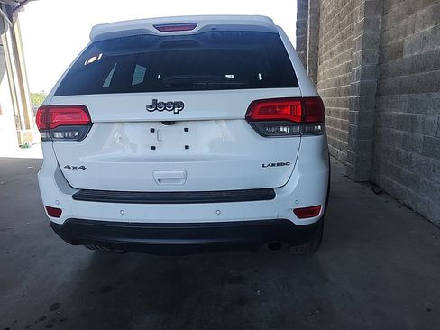 Used 2019 Jeep Grand Cherokee Laredo AWD/4WD image 6