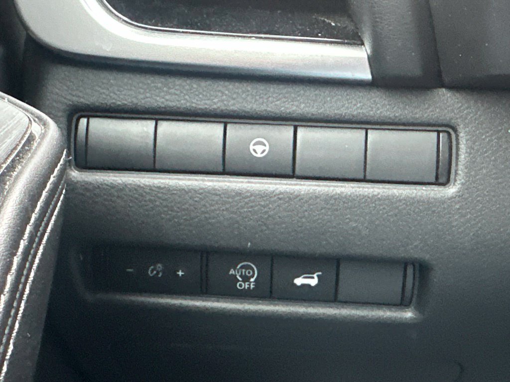 Used 2023 Nissan Rogue SL FWD image 19